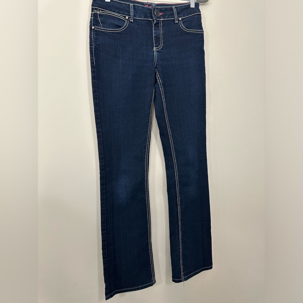 Wrangler western boot cut jeans dark wash EUC like new on trend